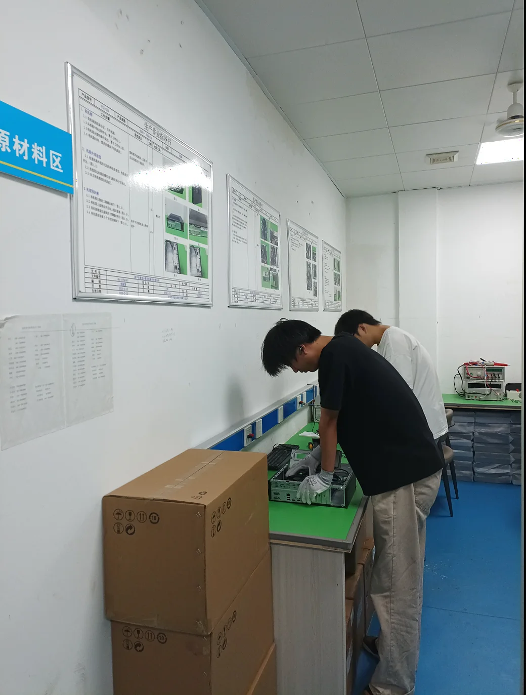 熠宇宙组装车间作业现场